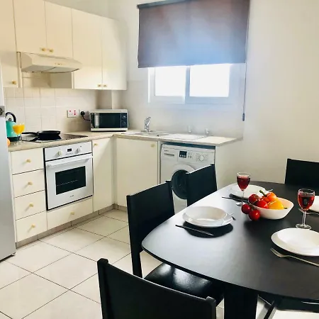 Apartment Diana 54 Large 2bedroom Apartment. Kitchen. Pool. Free Wifi Paphos