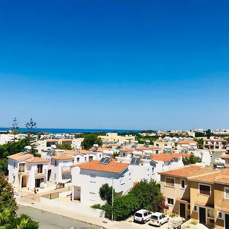 Apartment Diana 54 Large 2bedroom Apartment. Kitchen. Pool. Free Wifi *