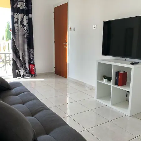 Diana 54 Large 2bedroom Apartment. Kitchen. Pool. Free Wifi